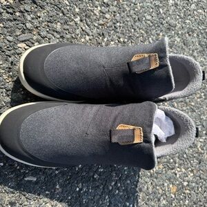 OluKai Lipoa Women's Sandals in Dark Shadow and Bone